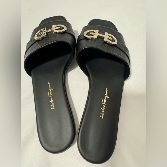 AUTHENTIC Ferragamo mules - Picture 2 of 5